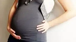 woman 25 weeks pregnant with twins