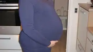 woman 33 weeks pregnant with twins