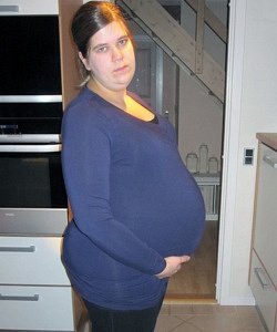 twin pregnancy belly