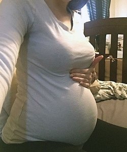 twin pregnancy belly