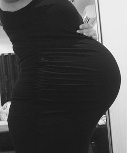 twin pregnancy belly