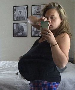 twin pregnancy belly