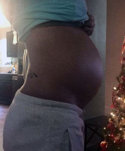 twin pregnancy belly