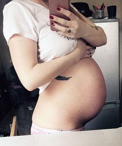 twin pregnancy belly