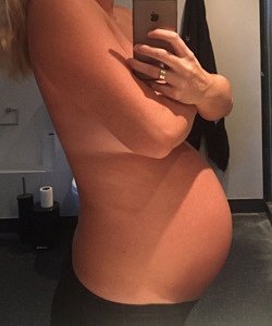 twin pregnancy belly