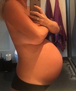 twin pregnancy belly