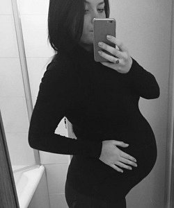 twin pregnancy belly