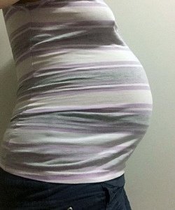 twin pregnancy belly