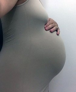 twin pregnancy belly