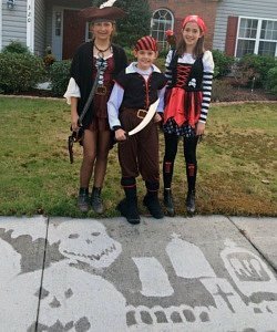 twin Halloween costumes